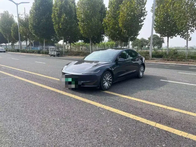 Tesla Model 3 — Фото автомобиля 3