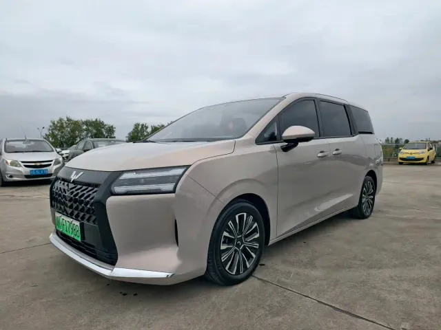 Фотография автомобиля — Wuling Starlight 730