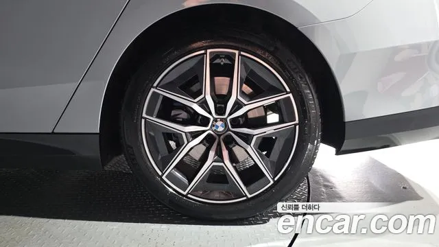 BMW 5-Series — Фото автомобиля 17