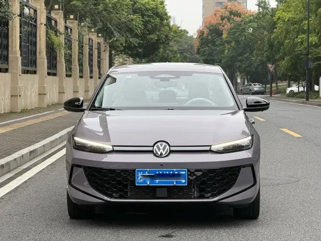 Volkswagen Lavida — Фото автомобиля 4