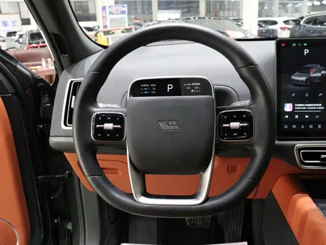 Li Auto L7 — Фото автомобиля 14