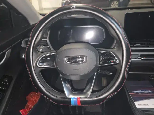 Geely Emgrand — Фото автомобиля 15