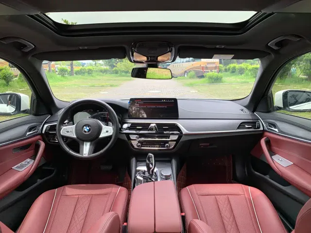 BMW 5 Series — Фото автомобиля 13