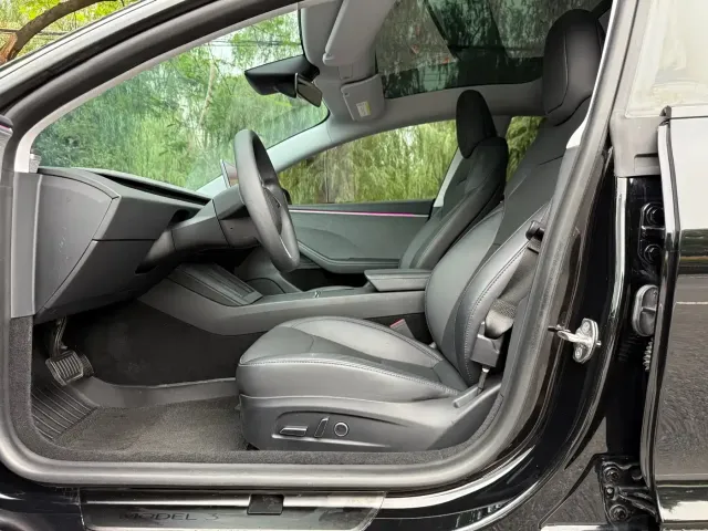 Tesla Model 3 — Фото автомобиля 11