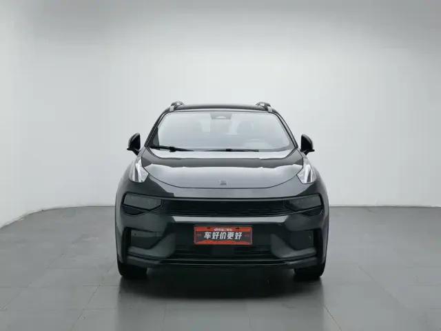 Lynk & Co 01 — Фото автомобиля 3