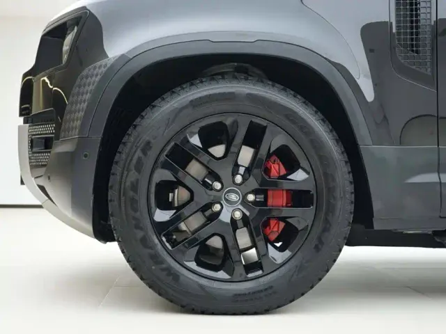 Land Rover Defender — Фото автомобиля 15
