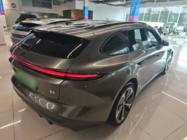 Nio ET5 Touring — Фото автомобиля 6