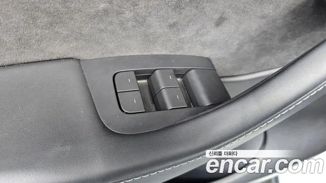 Tesla Model Y — Фото автомобиля 26