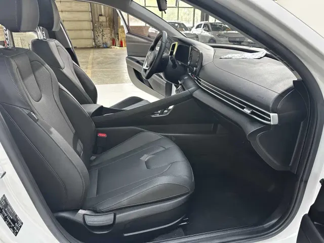 Hyundai Elantra — Фото автомобиля 16