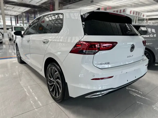 Volkswagen Golf — Фото автомобиля 14