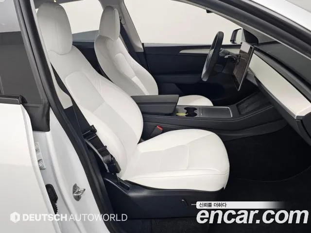 Tesla Model Y — Фото автомобиля 10