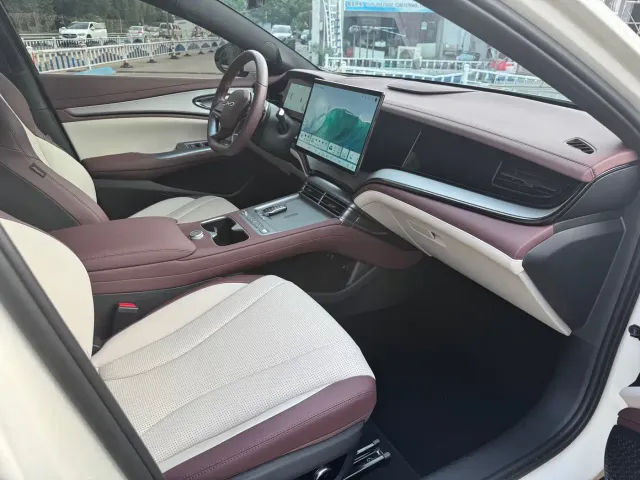 BYD Seal 07 DM-i — Фото автомобиля 11