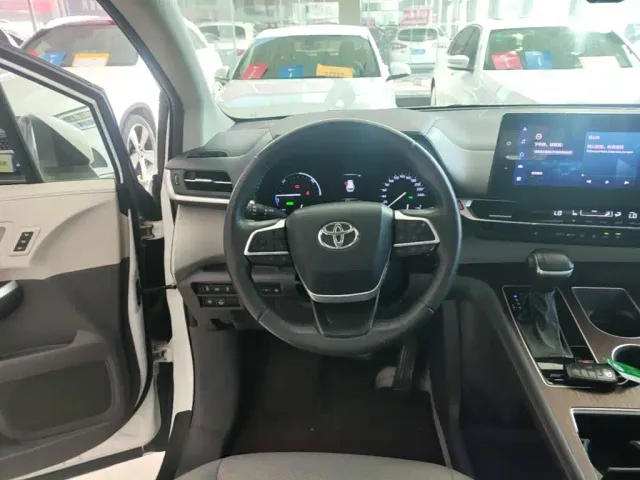 Toyota Granvia — Фото автомобиля 10
