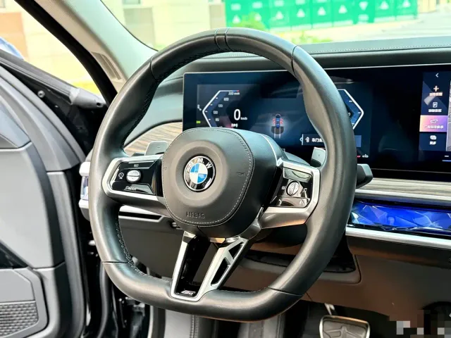 BMW 7 Series — Фото автомобиля 11