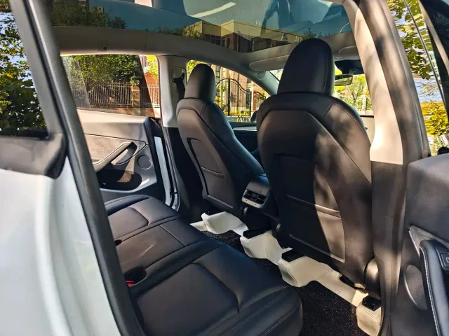 Tesla Model Y — Фото автомобиля 8