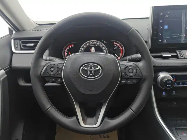 Toyota RAV4 — Фото автомобиля 15