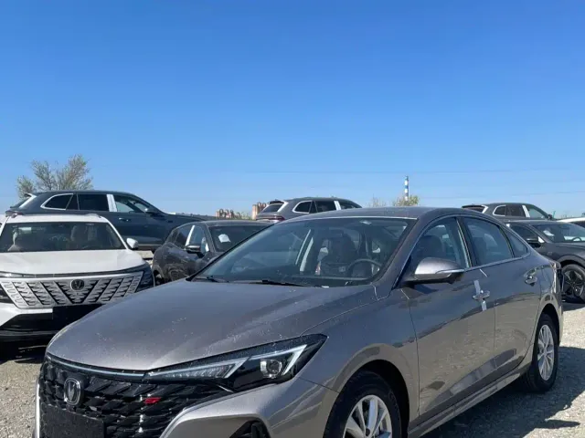 Changan Eado — Фото автомобиля 3