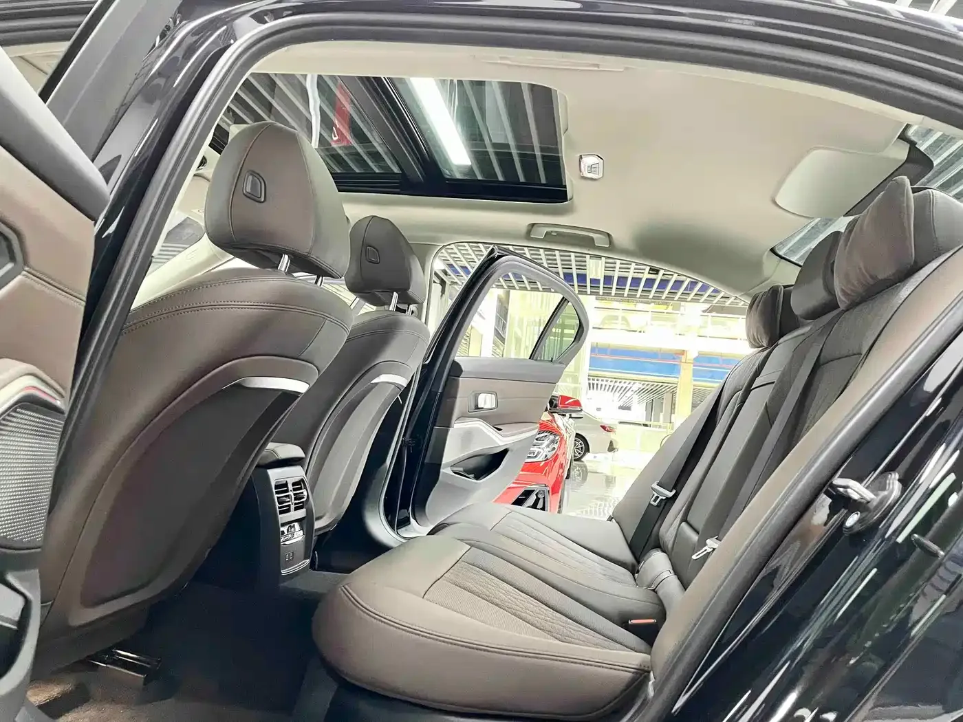 BMW BMW 3 Series 2023 325Li M Sport Package — Фото автомобиля 8