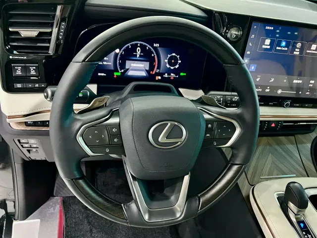 Lexus LM — Фото автомобиля 15
