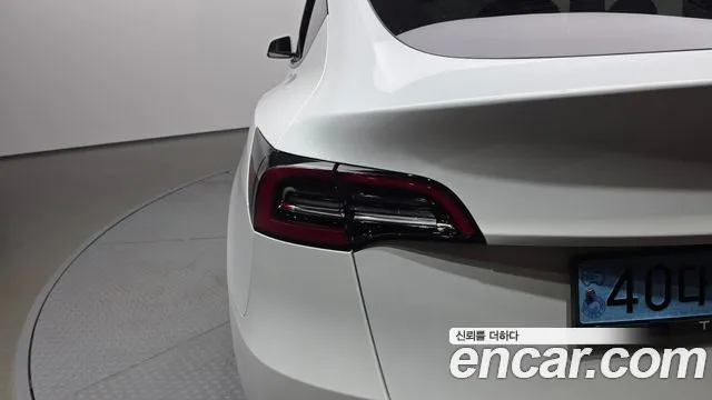 Tesla Model Y — Фото автомобиля 8
