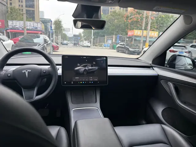 Tesla Model Y — Фото автомобиля 5