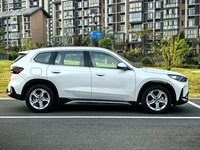 BMW iX1 — Фото автомобиля 19