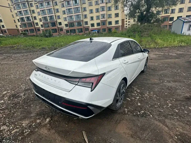 Hyundai Elantra — Фото автомобиля 8