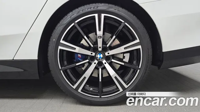 BMW 5 Series G60 — Фото автомобиля 5