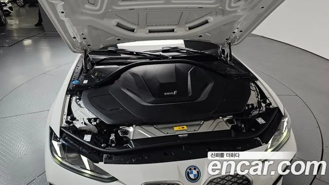 BMW i4 — Фото автомобиля 9