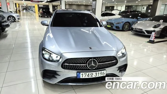 Mercedes-Benz E-Class — Фото автомобиля 3