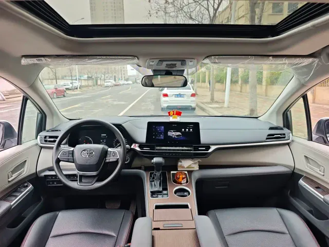 Toyota Sienna — Фото автомобиля 5