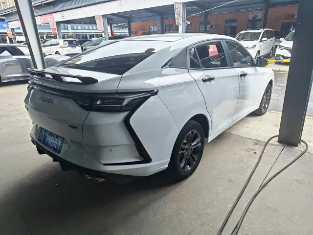 Dongfeng Yixuan — Фото автомобиля 15