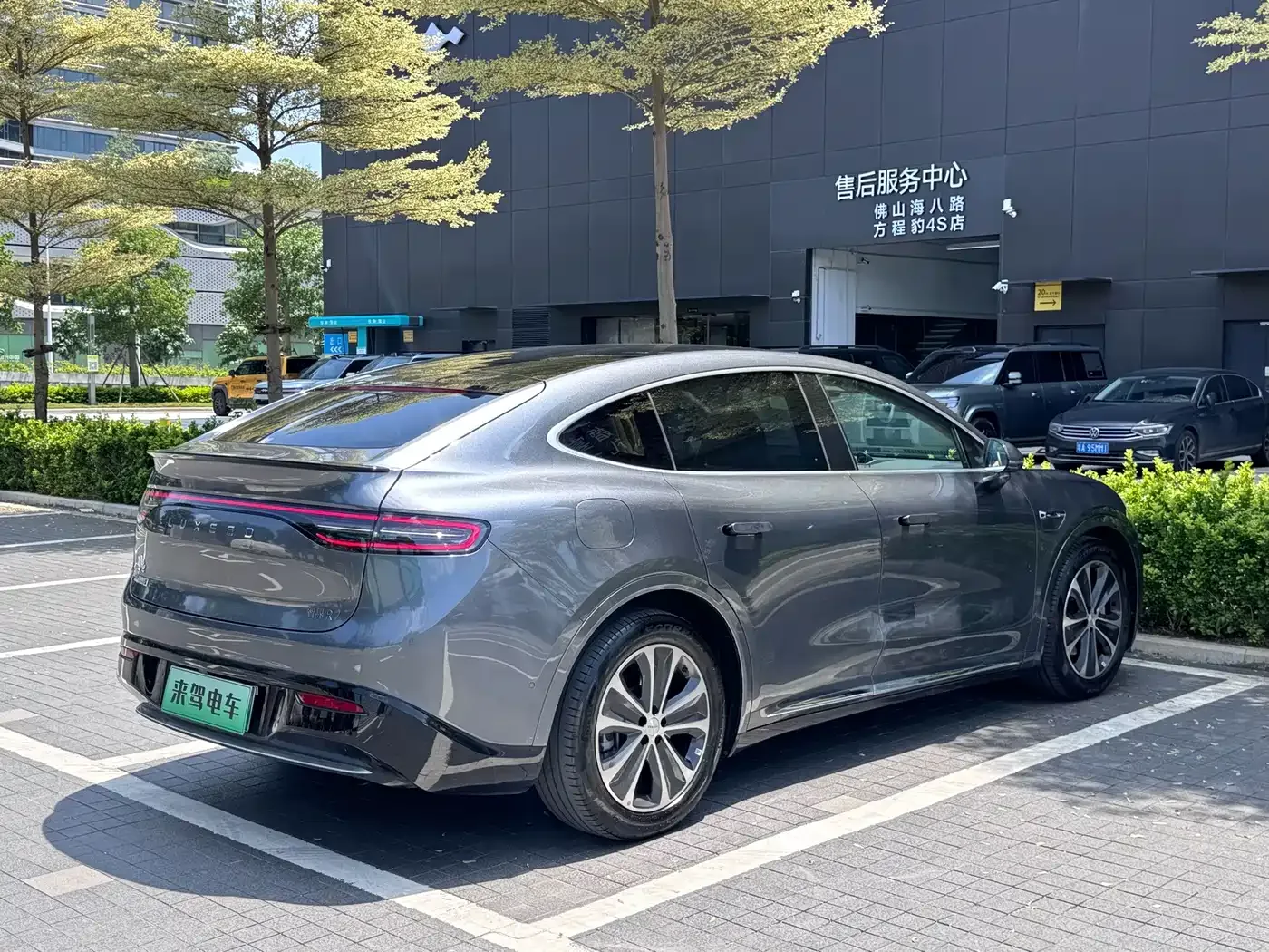 Zhijie Luxeed R7 2025 Extended Range 251km Pro — Фото автомобиля 6