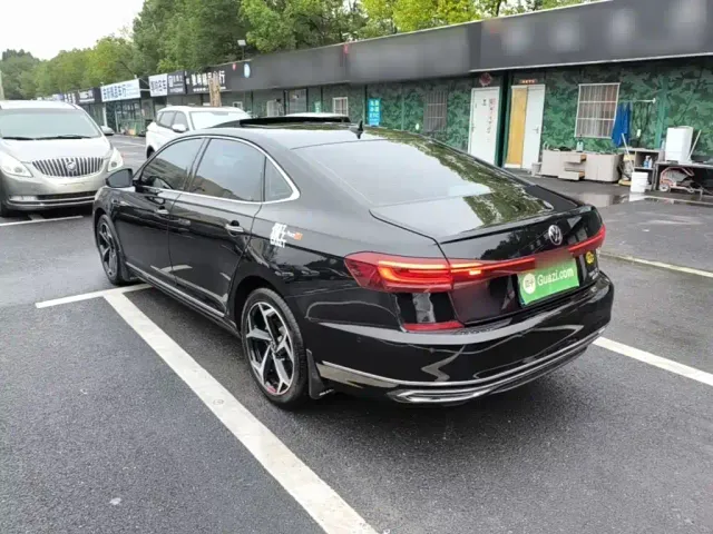 Volkswagen Passat — Фото автомобиля 4