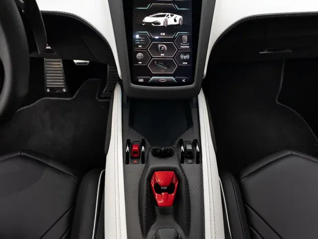 Lamborghini Revuelto — Фото автомобиля 8