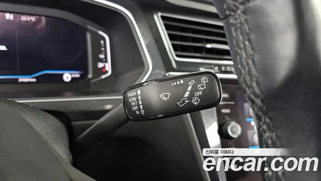 Volkswagen Tiguan Tiguan 2 поколение 2.0 TDI 4Motion Premium — Фото автомобиля 25