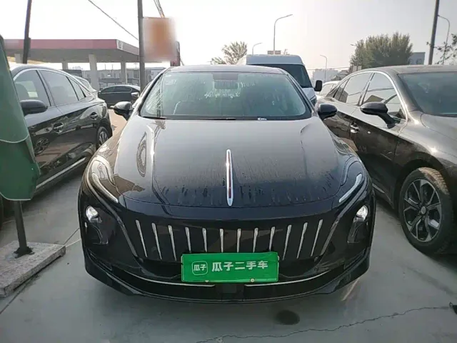 Hongqi E-QM5 — Фото автомобиля 2
