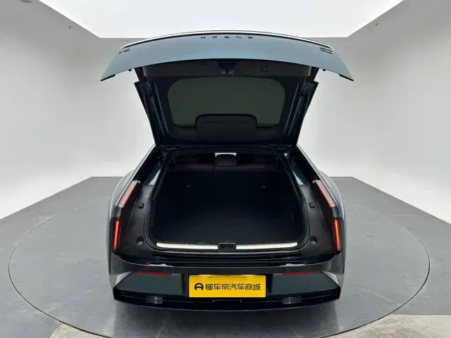 Xpeng P7 — Фото автомобиля 9
