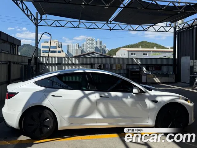 Tesla Model 3 — Фото автомобиля 15