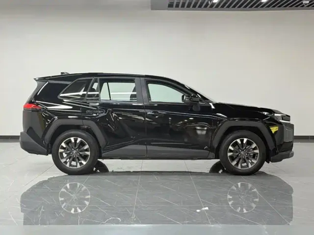 Toyota RAV4 — Фото автомобиля 8