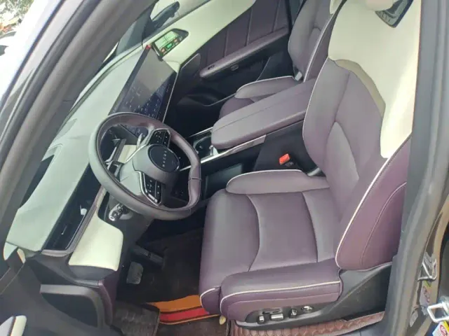 Mazda EZ-60 — Фото автомобиля 14