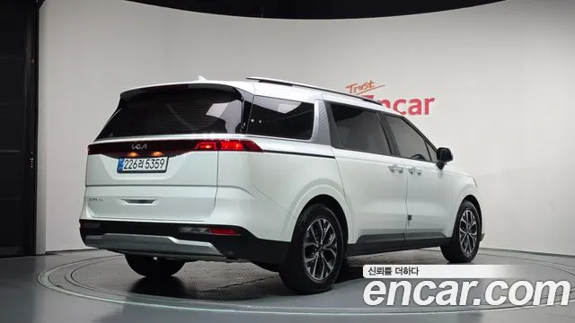 Kia Carnival Generation 4 — Фото автомобиля 2