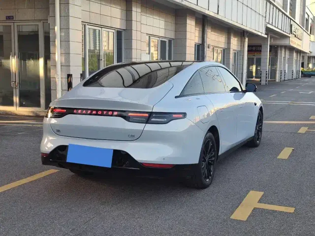 Leapmotor C01 — Фото автомобиля 11