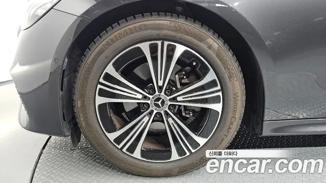Mercedes-Benz E-Class — Фото автомобиля 5