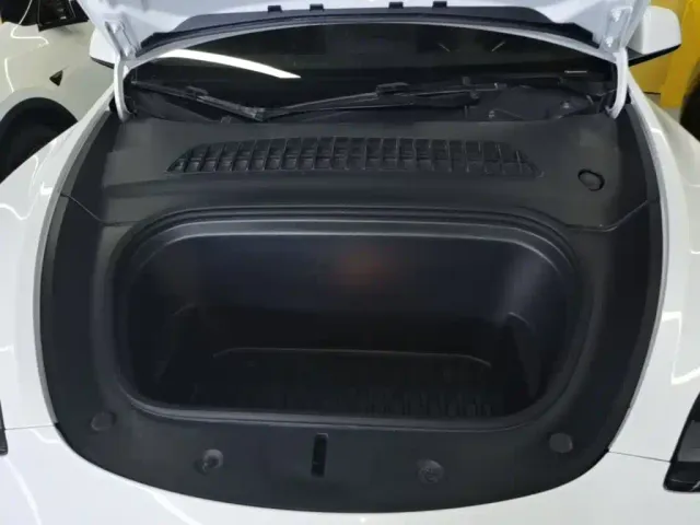 Tesla Model Y — Фото автомобиля 19