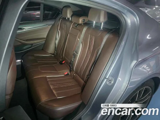 BMW 5 Series G30 — Фото автомобиля 14