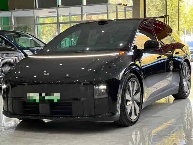 Фотография автомобиля — Li Auto i6