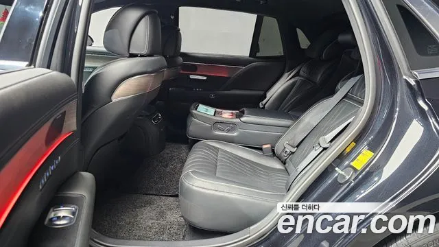 Genesis G90 Бензин 3.5 турбо AWD — Фото автомобиля 11
