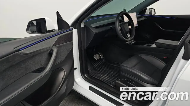 Tesla Model Y — Фото автомобиля 4