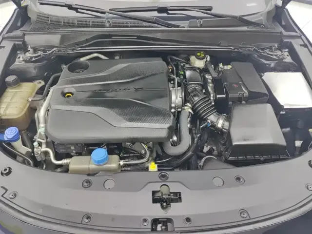 Changan Changan UNI-V 2022 1.5T Premium Model — Фото автомобиля 10